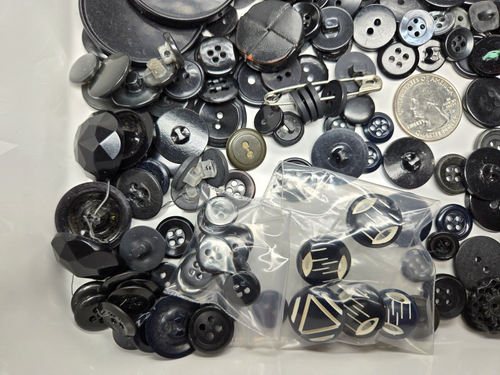350+ BOTONES: plástico negro vintage y encendido, usado en varios tonos, tamaños y estilos - Imagen 5 de 7