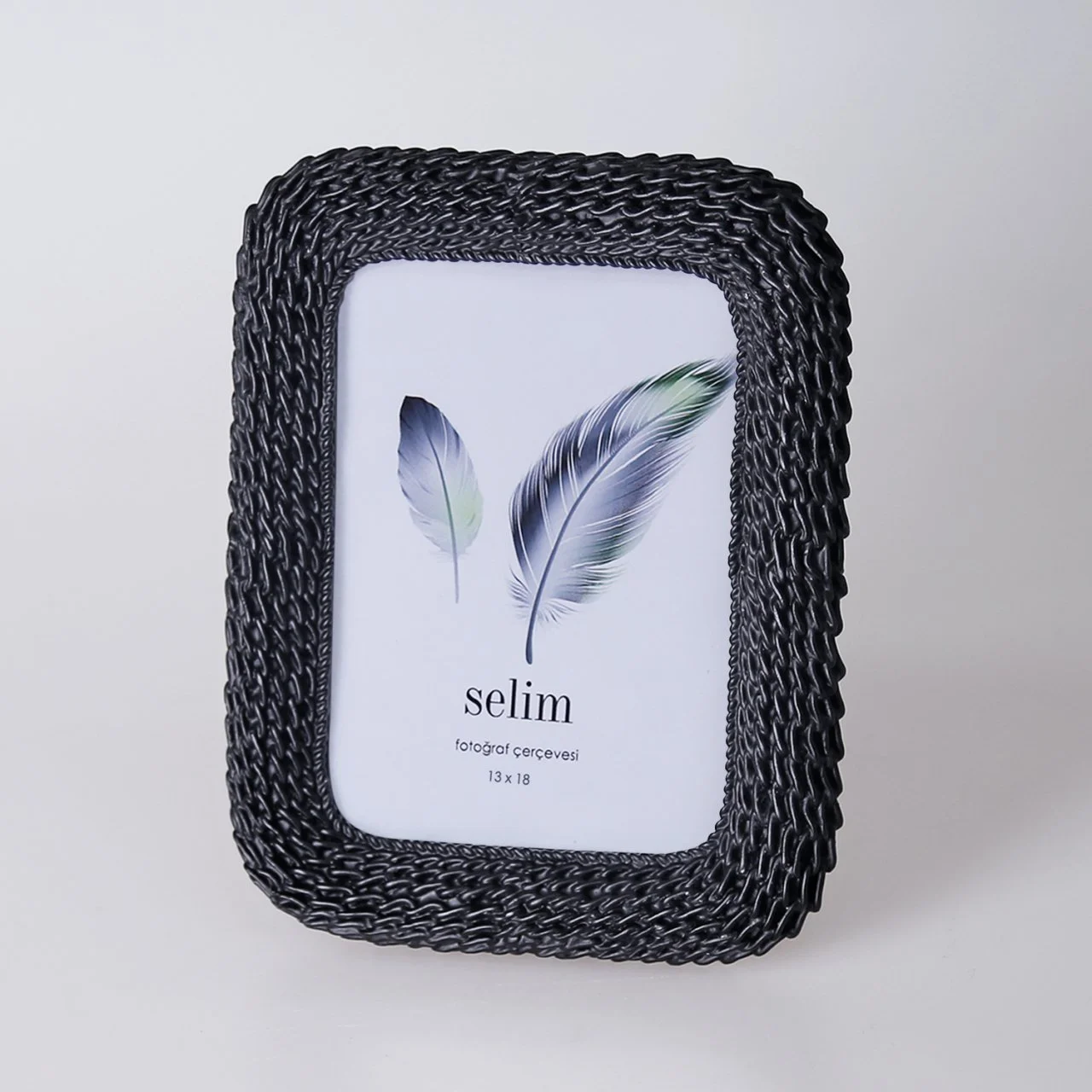 Stylish Chain Photo Frames with Fast Delivery-image