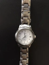 TIMEX INDIGLO WOMENS WRISTWATCH WHITE DIAL SILVER BAND UNTESTED NEEDS BATTERY