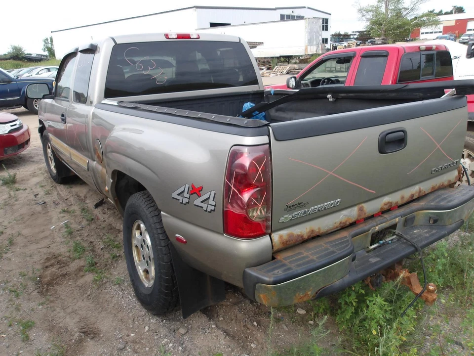 Used Washer Fluid Reservoir fits: 2003 Chevrolet Silverado 1500 pickup w/low lev - Image 3 of 4
