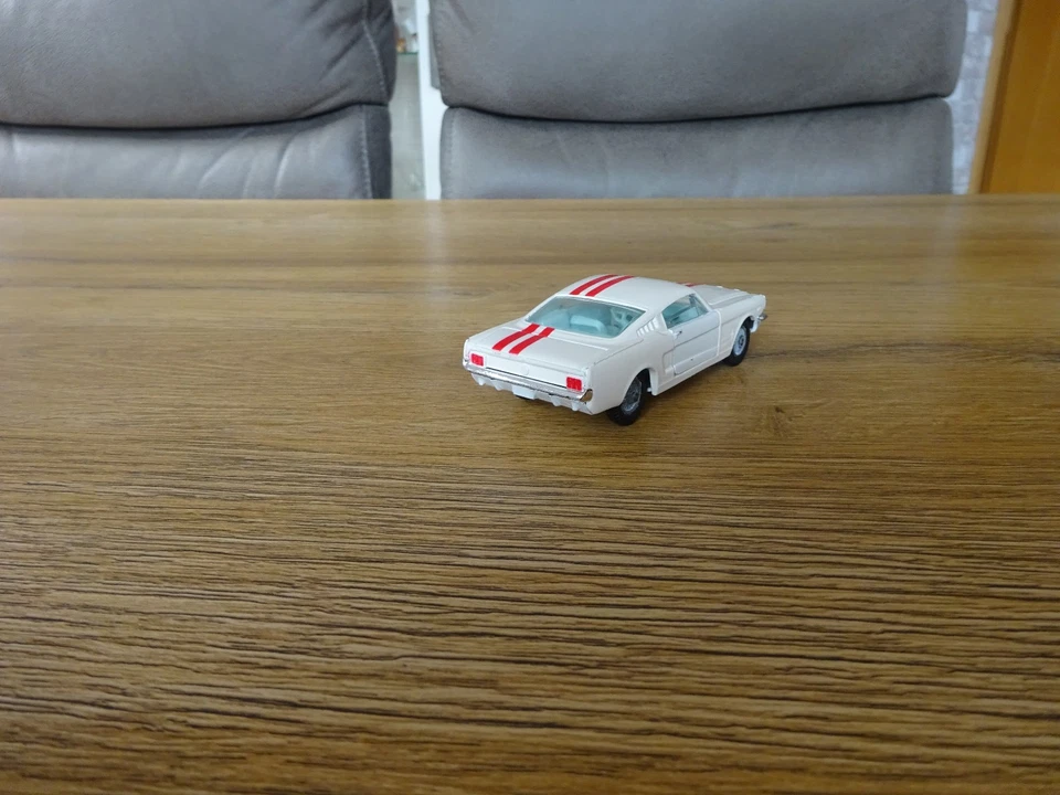 Corgi Toys 325 Ford Mustang Competition 60er Jahre Corgi Rarität, no Dinky Toys - Bild 3 von 4