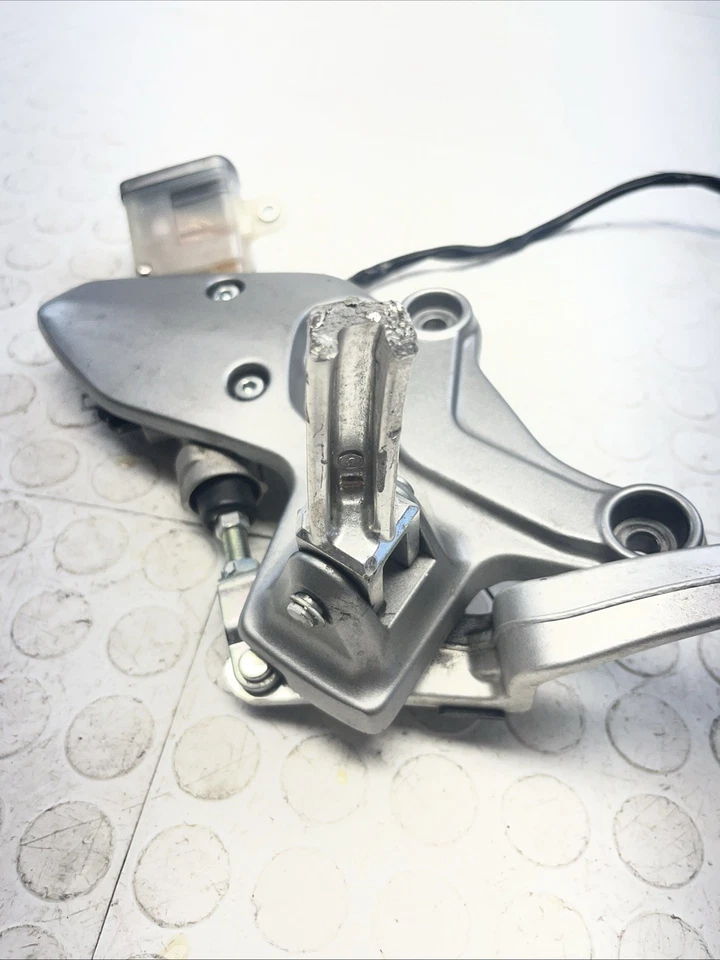 Оригинальная правая передняя подножка для Suzuki SV650 ABS 2015-2023 годов выпуска - Изображение 3 из 4