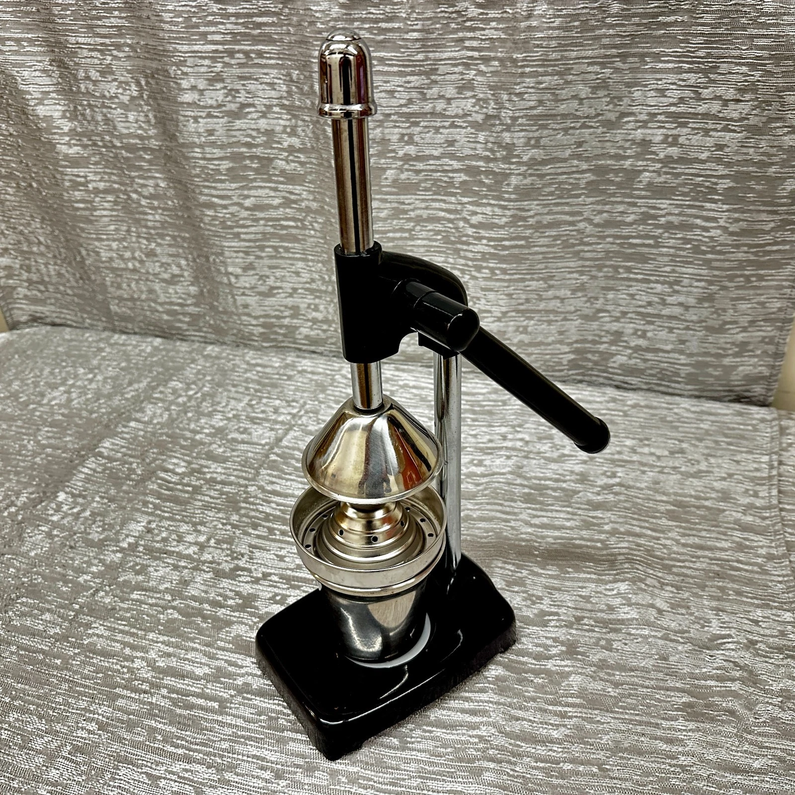 Ruida Commercial Manual Stand Juicer Juice Machine Vintage ~ MCM Complete
Opens in a new window or t
