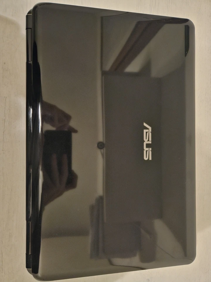 ASUS F52Q Series Notebook - Pentium T3200 / 2GB RAM / 250GB HDD - Windows Vista - Immagine 3 di 4