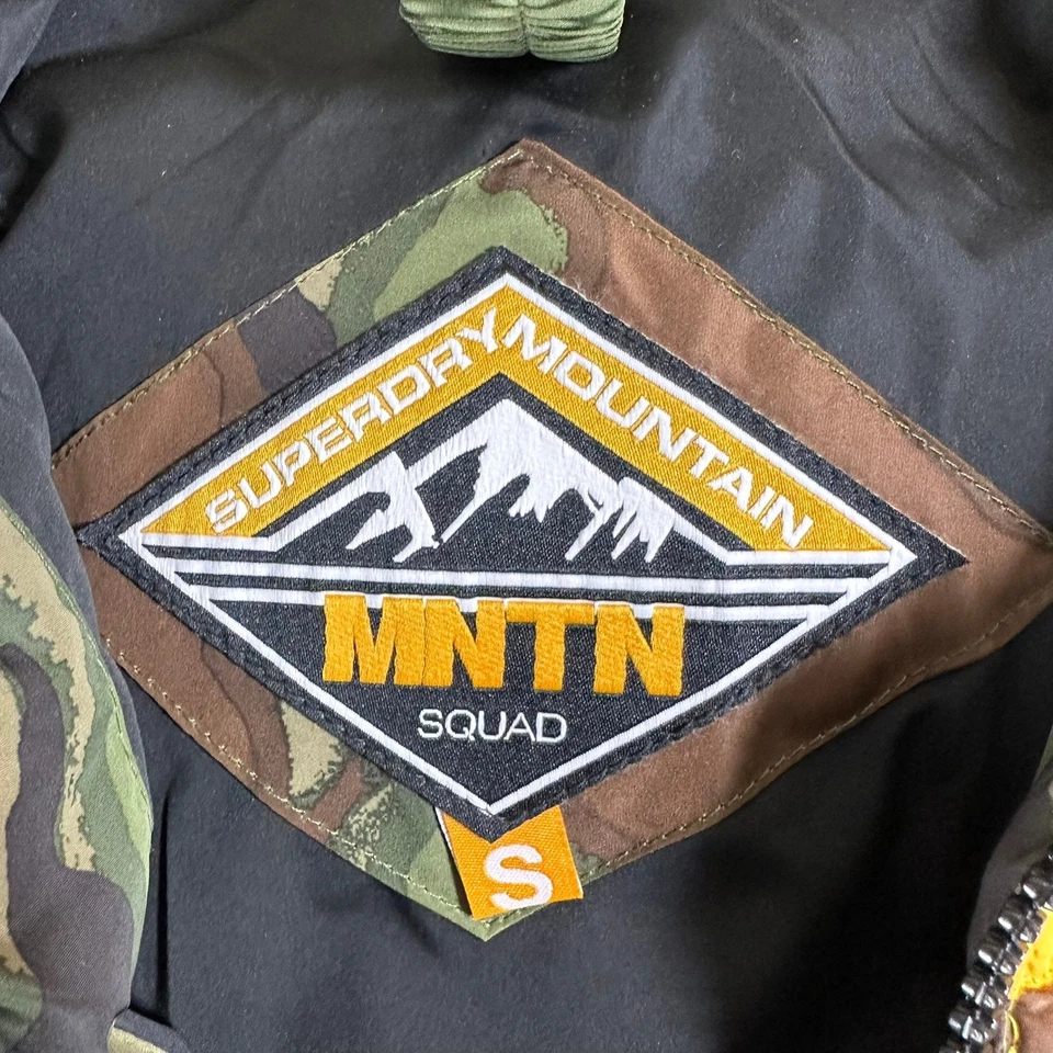Superdry 男式小号 Mountain Squad 迷彩 Puffer 夹克连帽黄色 — 第 4/4 张图片