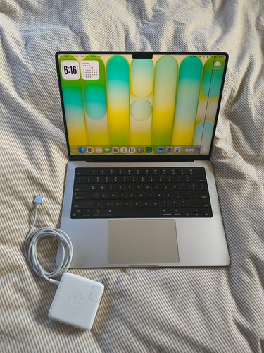 USED MacBook Pro 14" M1 Pro 16GB 512GB SSD Fully Functional, Screen Damage ONLY