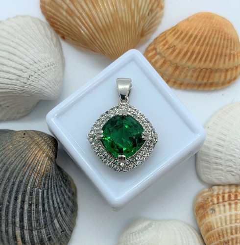 6.3 Ct Certified Heated Emerald Andradite Garnet Pendant with Double Halo Topaz - Bild 6 von 12