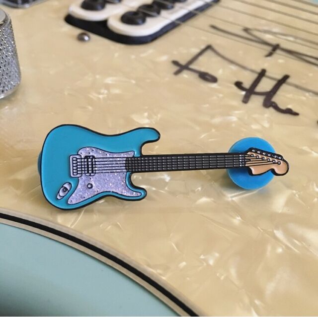 Tom DeLonge Fender Daphne Blue Strat Guitar Soft Enamel Pin blink 182 AVA