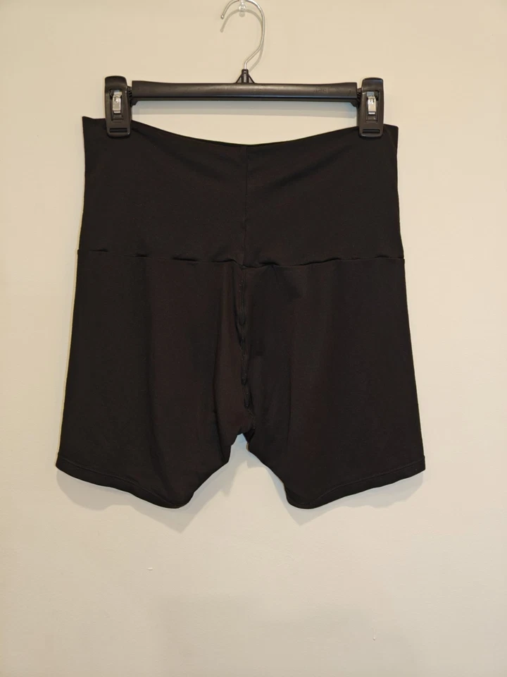 Uniqlo Heat Tech Shorts Stretchy Black Comfortable Soft Size Medium - Image 2 of 4