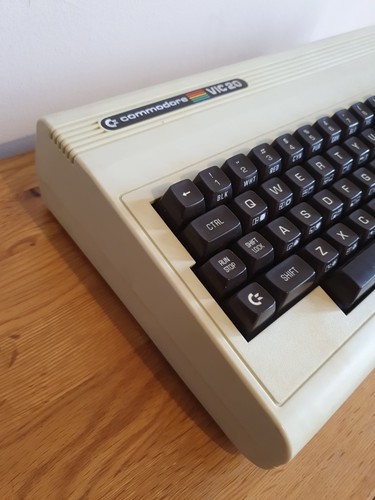 Vintage Commodore VIC 20 Colour Computer (untested) - Photo 7/19
