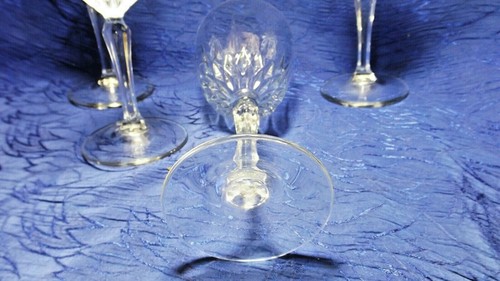 Set of 4 Clear Wine Glasses Diamond vertical line - Picture 4 of 5