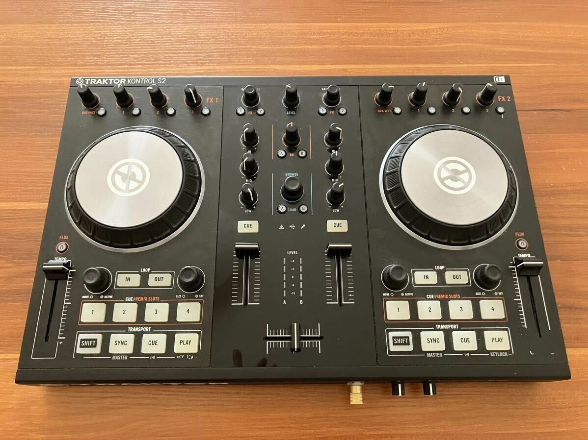 中古 TRAKTOR KONTROL S2 Mk2 Native Instruments TRAKTOR KONTROL S2 MK2 DJ Controller