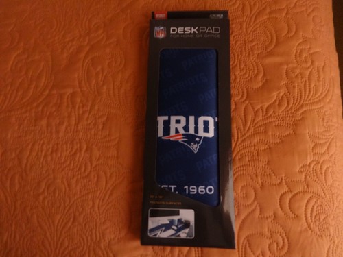 NFL New England Patriots Football LOGO SERIE SCHREIBTISCHUNTERLAGE 35" x 16" BRANDNEU - Bild 1 von 2