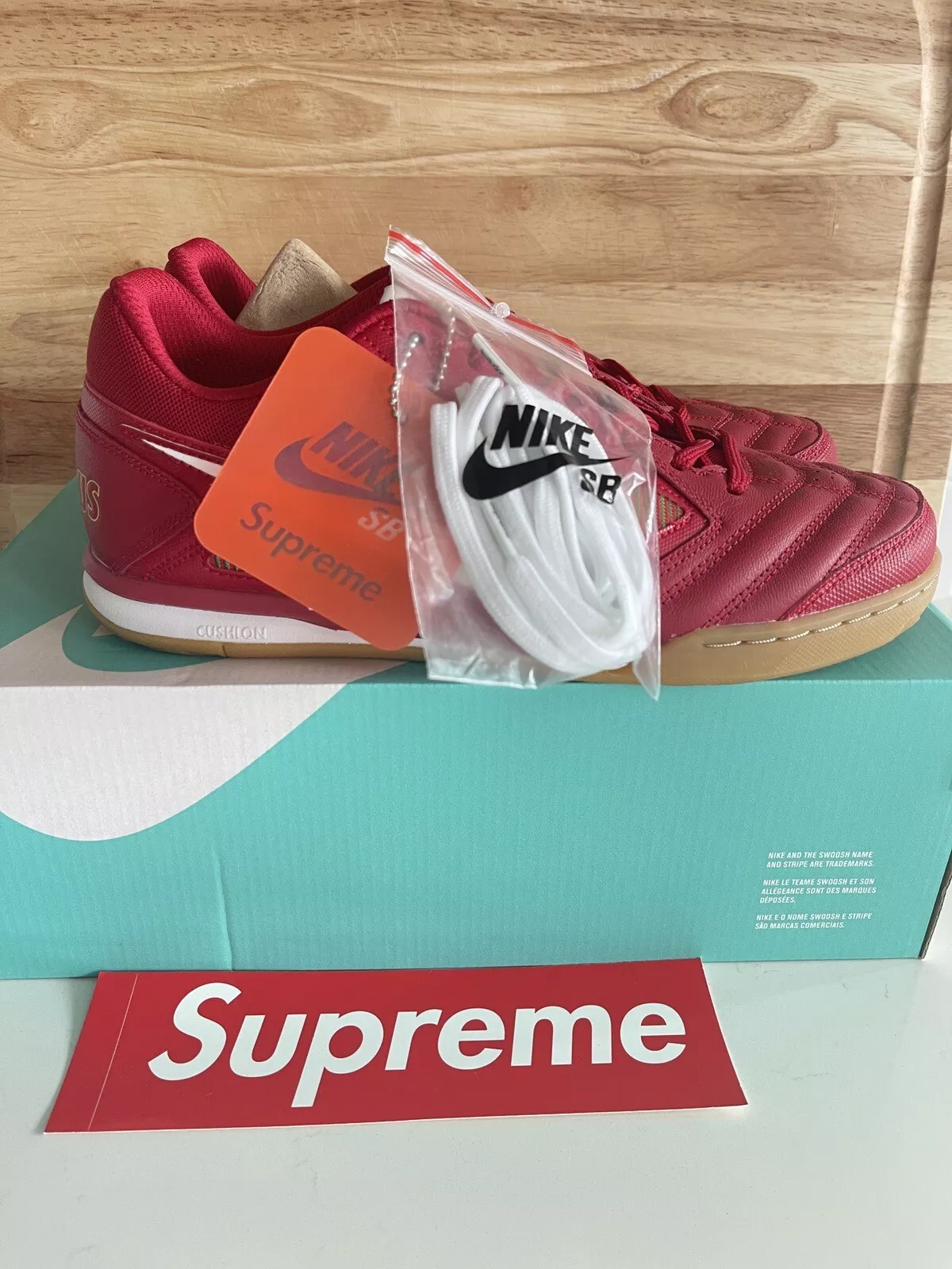 NEUF Nike Supreme SB Gato QS Gym rouge blanc Cyber taille 8,5 AR9821 600 FASTSHIPPING