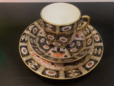 Thomas Wild & Sons (Royal Albert Crown China) um 1927 Trio