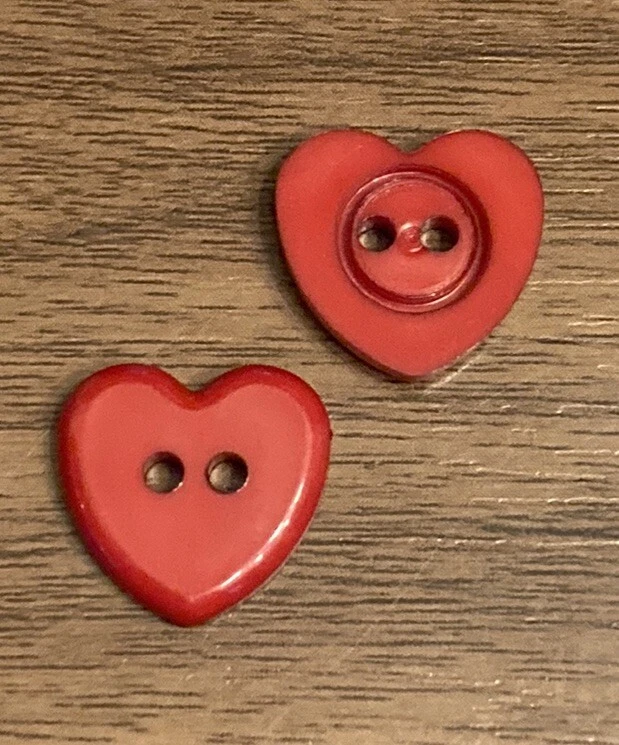 Red Heart Buttons Valentine’s Day 2 hole 13 x 13.5mm Pack of 6 - Image 2 of 4