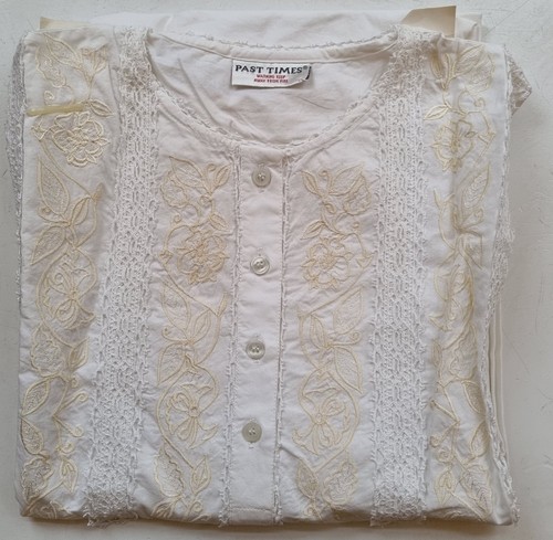 Vintage PAST TIMES Ladies Size 16 Pure Cotton White 'Tudor Flowers' Nightdress - Picture 3 of 16