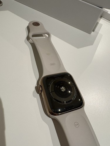 Apple Watch Series 4 40mm (GPS + Cel) Gold Stainless Steel Case Milanese Band - 第 10/12 張圖片