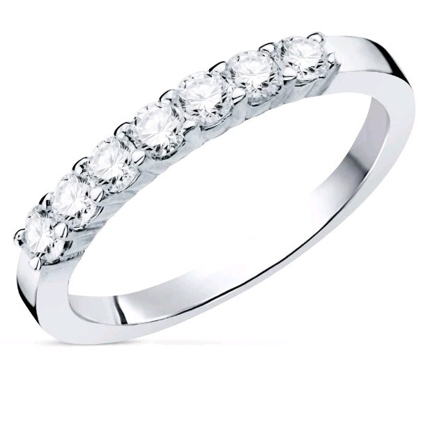 Sortija oro Blanco 18k 750 mls . 7 Diamantes Talla Brillante 0,40 Q. G-VS2.