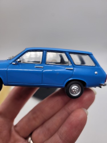 Altaya? Escala 1:43, Dacia 1300 Break, coche modelo diecast azul, algunas marcas. - Imagen 3 de 24