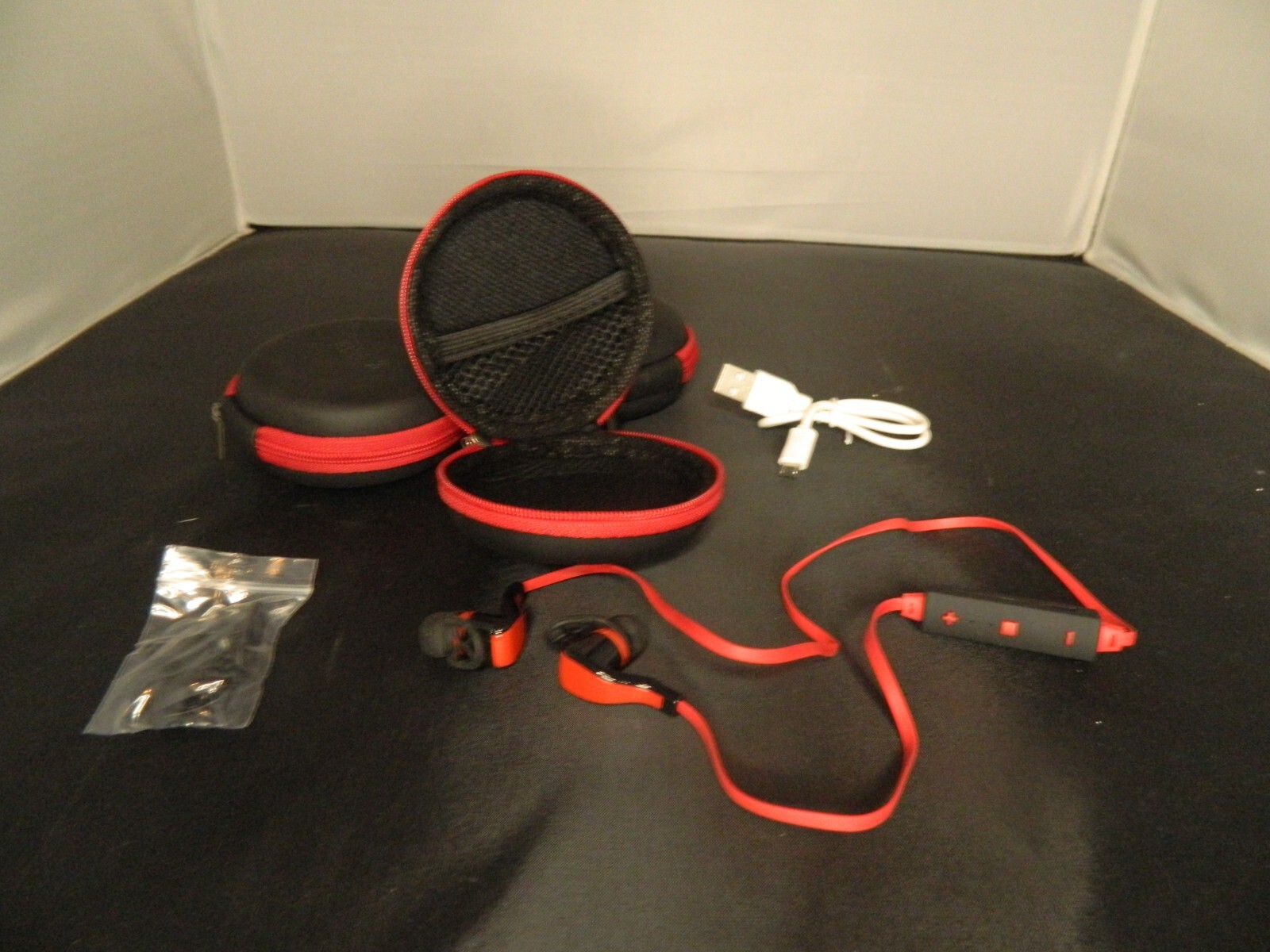 Wireless Headphones (bluetooth)-image