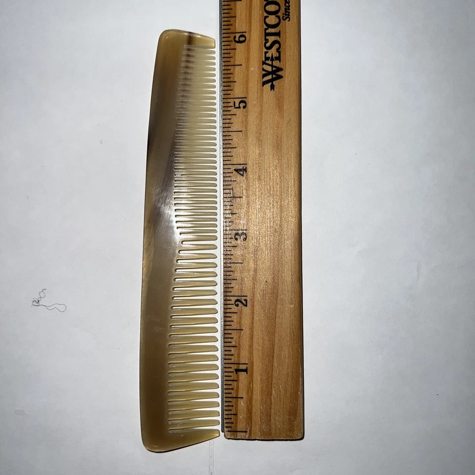 Peine bocina LG rubio oscuro con dientes redondeados lisos hecho a mano en Francia Foto 4 de 4