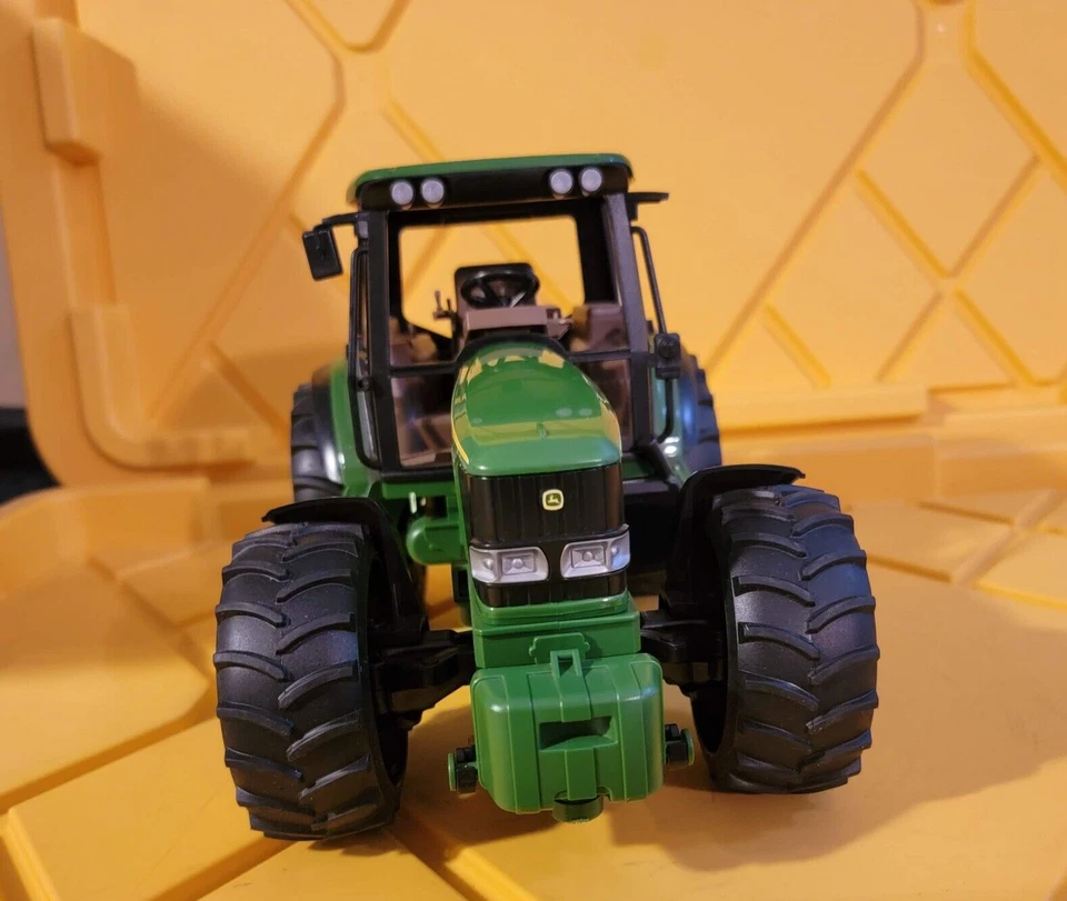 Tractor agrícola de juguete John Deere Foto 3 de 4