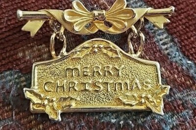 Vtg AJC Merry Christmas Sign Gold Plated Decorative Lapel Pin Brooch 