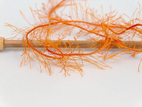 Orange Eyelash Yarn Ice Fun Fur 50 gram 70 yards 22757 - 第 3/3 張圖片