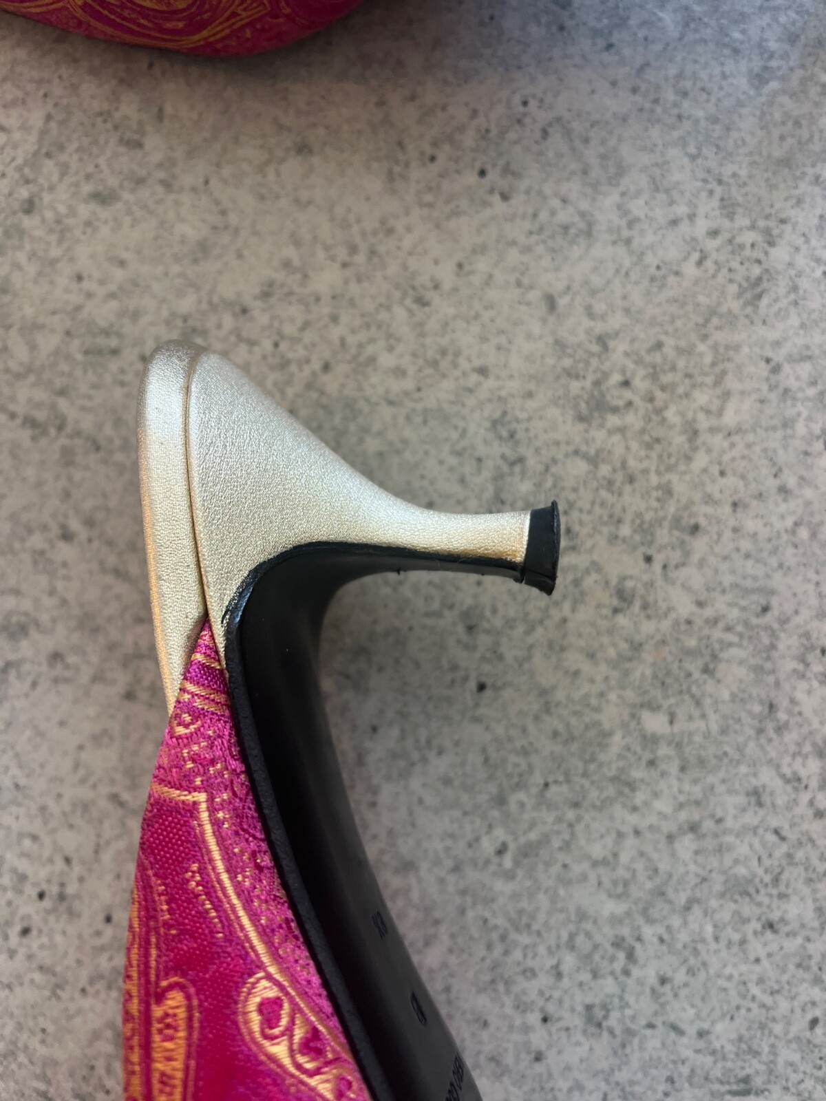 PANTOFOLA D’ORO Scarpe da scivolo ESCADA Italy tacco oro satinato mules 38 5 e borsa pelliccia di visone