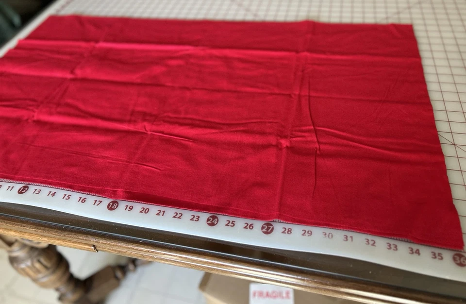 Acogedora franela cómoda, roja - 100 % algodón franela 36”L x 42”W (1 yarda) Foto 2 de 2