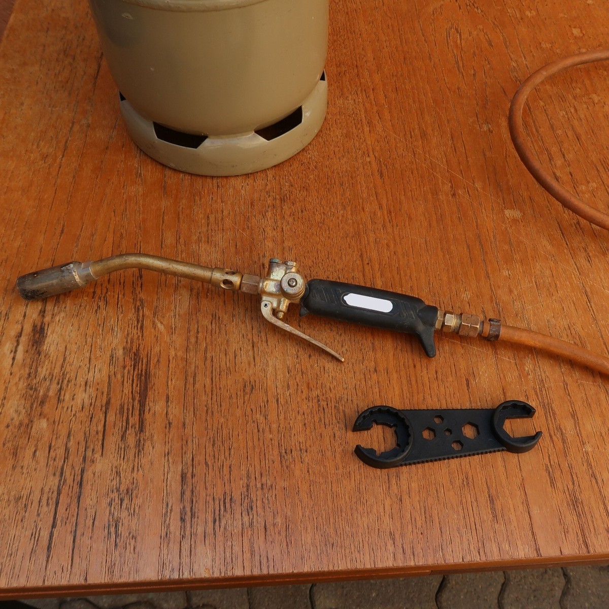 Produktbild von Gasflaschenadapter Auf Druckluft – C-Type Schnellkupplung, Mit Manometer Und Kugelhahn, Für Feuerlöschertank