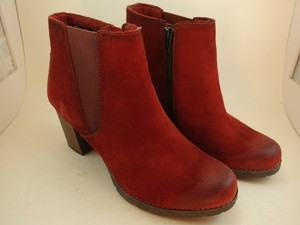 clarks pause camelia