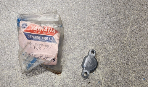 CUBIERTA DERECHA BOMBA ACEITE YAMAHA DT1 RT1 DT 1 RT 1 69-75 OEM 161-15426-00-00 - Imagen 1 de 5