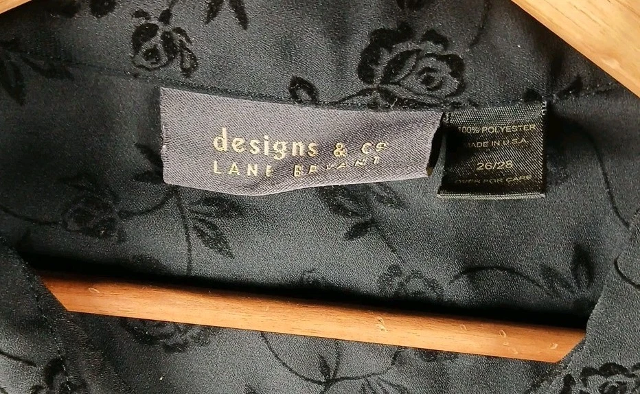 Lane Bryant Design & Co abotonada para mujer talla grande 26/28 rosas aterciopeladas transparentes Foto 4 de 4