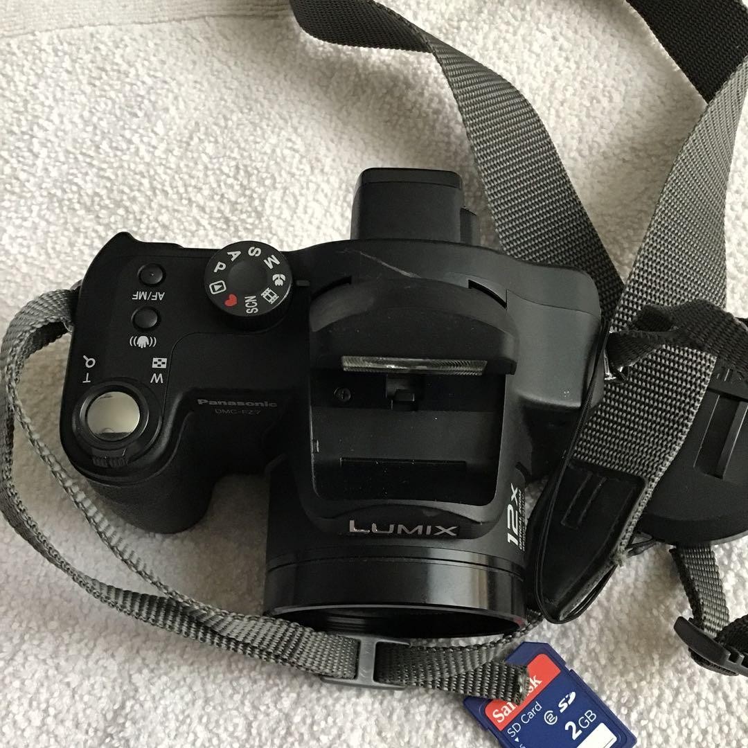 Panasonic DMC-FZ2 Compact Digital Camera with LEICA Lens 12x Zoom