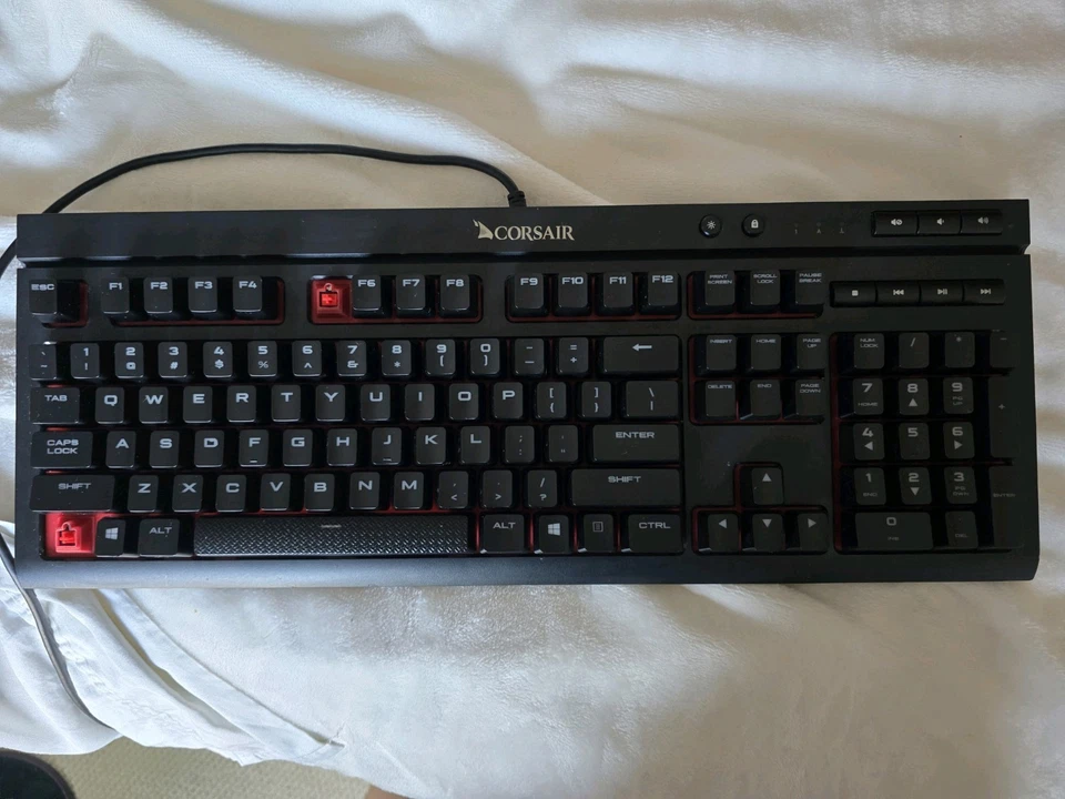 Corsair Gaming K68 Mechanical Keyboard Backlit Red Led Cherry MX Red - Image 4 of 4