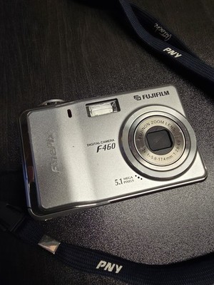Fujifilm Digital Camera FinePix F460 5.1MP Silver Fully Tested