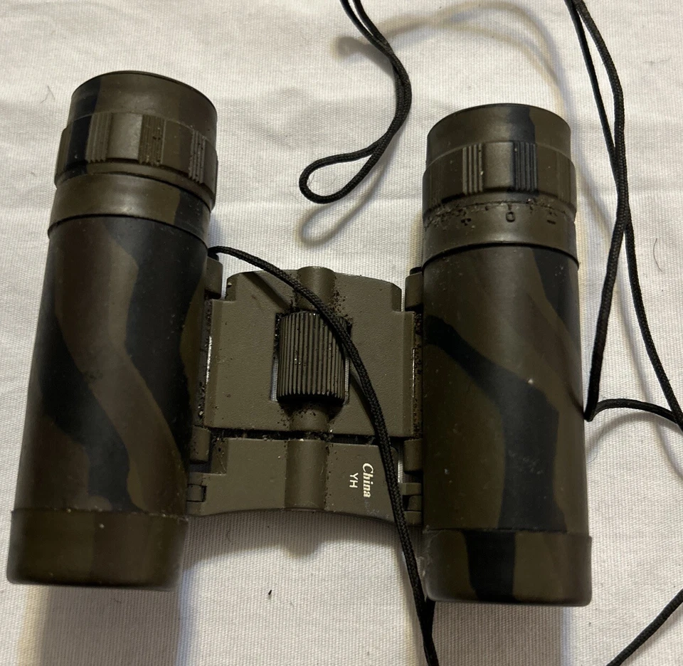 Simmons all around Camo Pocket Binoculars 1135 8x21 FOV 372ft - Image 3 of 4