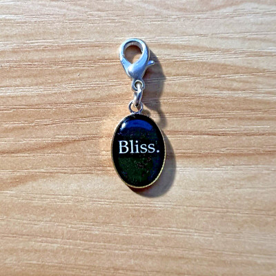 Muse Bliss Song Titel Mini Charm mit Karabinerverschluss *neu ohne Etikett* Handarbeit selten