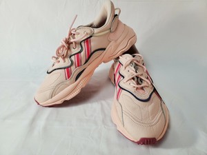 icy pink ozweego