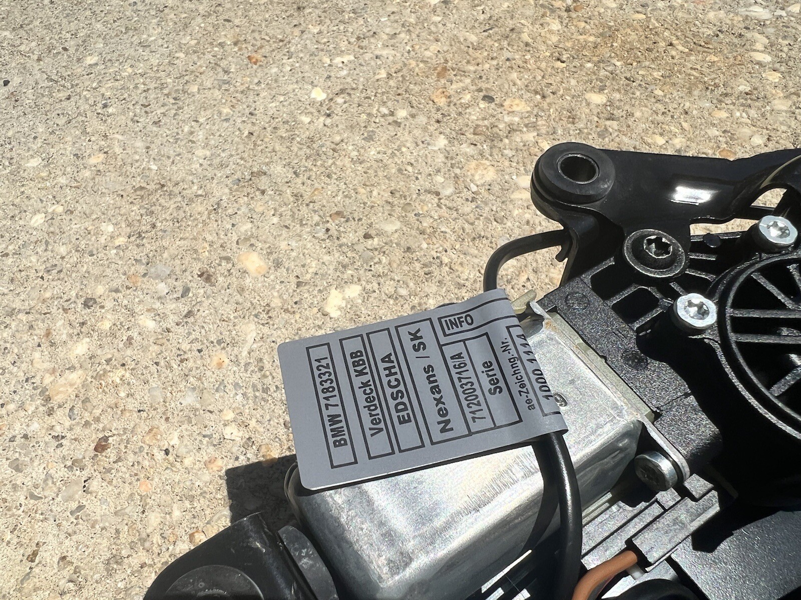 BMW 7183321 Front Convertible Upper Hard Top Latch Release Motor  