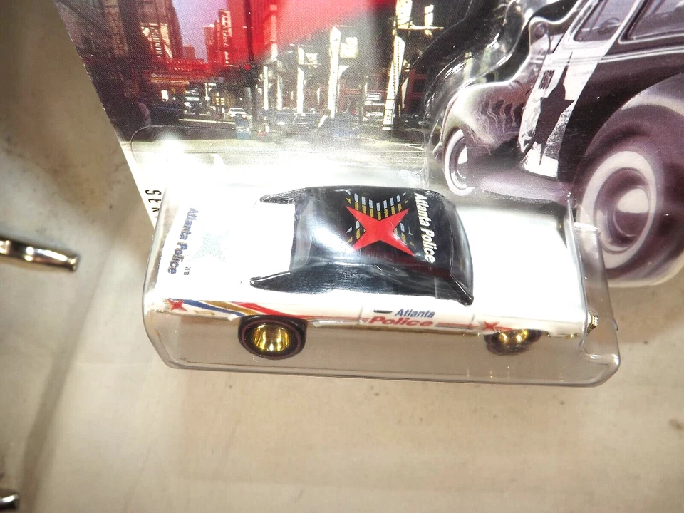 Pontiac GTO 1999 Hot Wheels Cop Rods Serie 2 Atlanta, GA '67 blanco con pilotos reales Foto 3 de 4