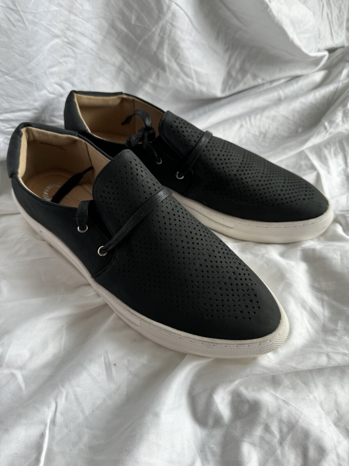 SAOLA Sneakers Journey Collection 12 donna nere design ritaglio suola bianca stringate