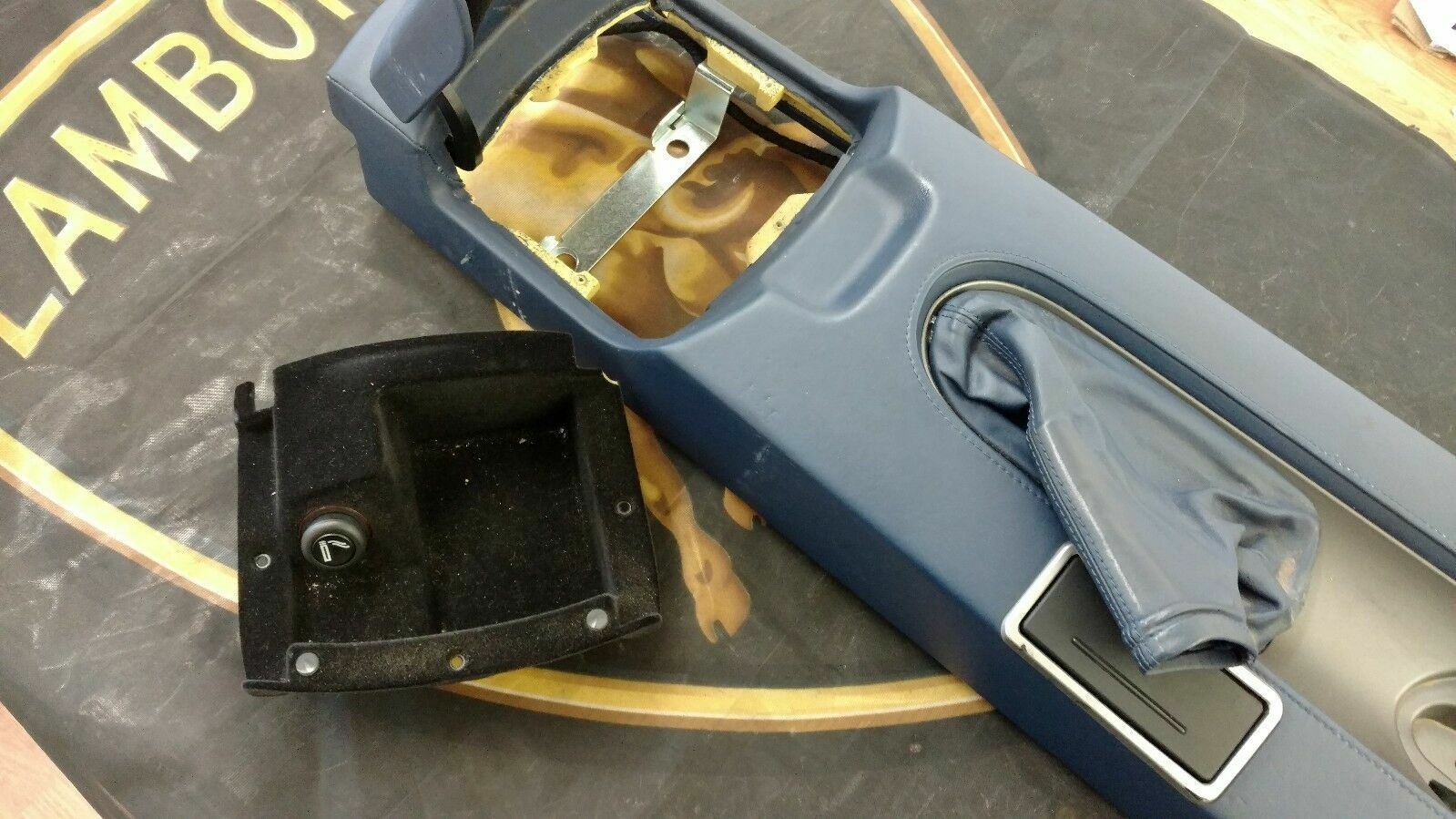 LAMBORGHINI GALLARDO COUPE CENTER CONSOLE TUNNEL ASSEMBLY OEM 401863242B