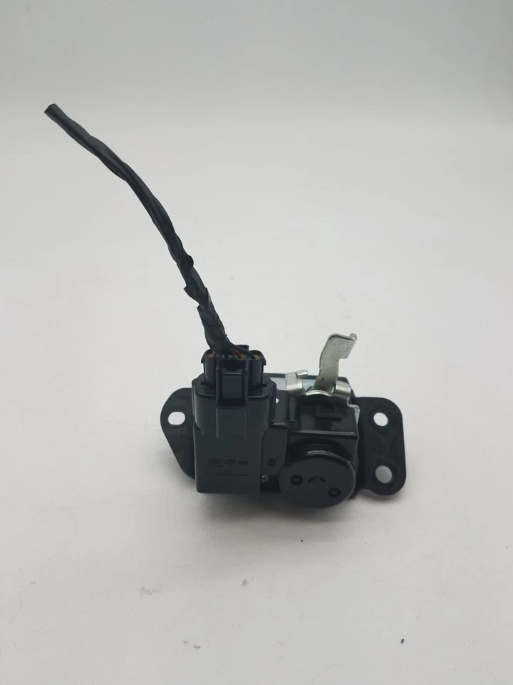 Conjunto de pestillo de maletero central trasero Kia Rondo LX 2007-2010 vagón negro usado stock Foto 4 de 4