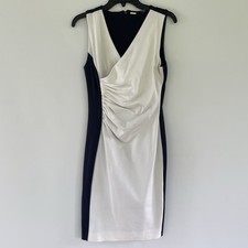 T TAHARI BODYCON SHEATH DRESS Size 8 Navy Blue & Ivory Sleeveless Lined Sexy