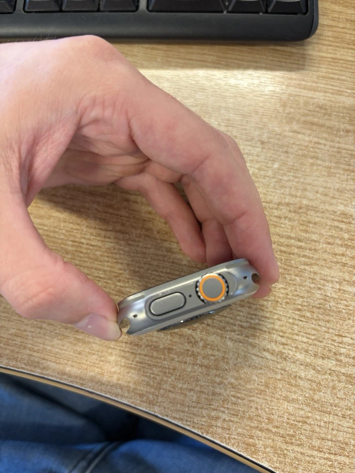 Apple Watch Ultra 3, photo 3 of 5