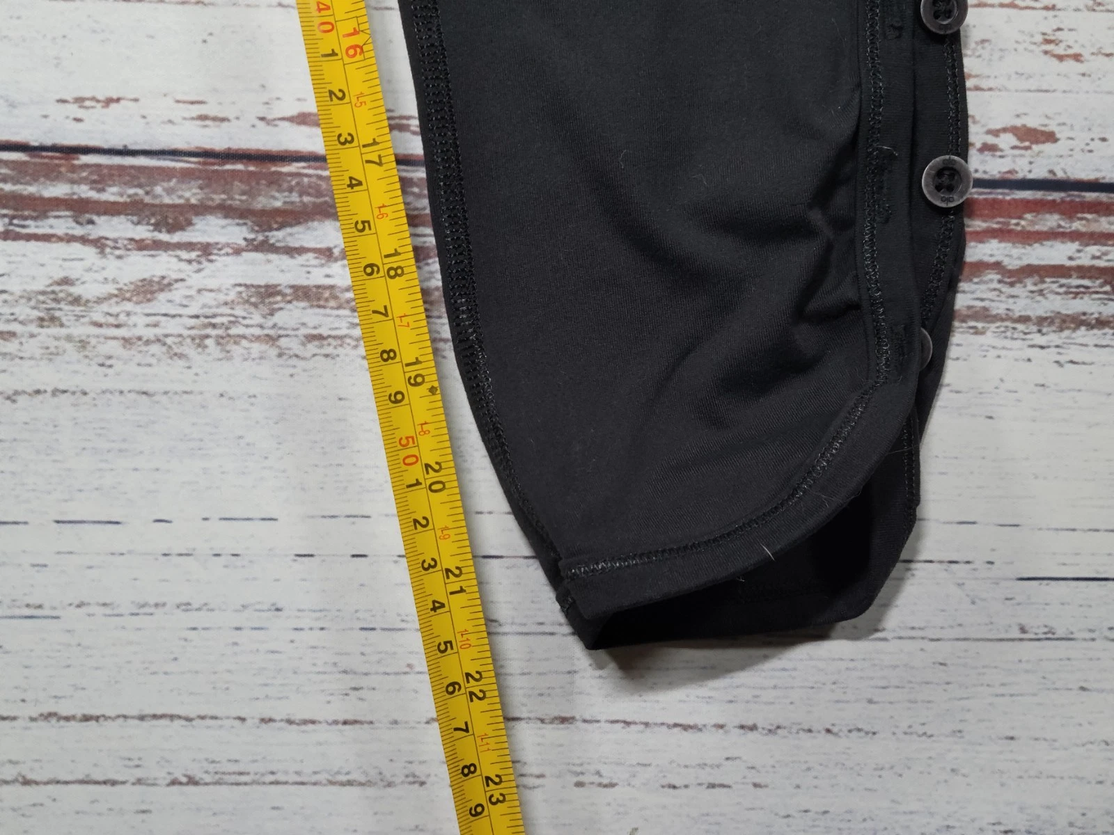 alo-yoga crop capri shirred ruched button stretch leggings