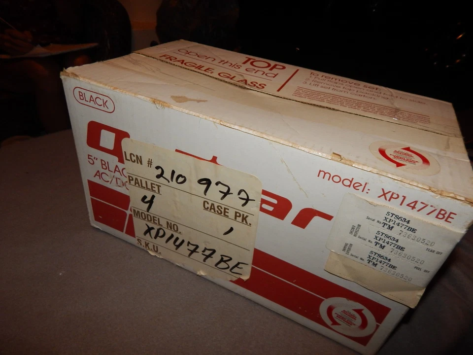 Vintage NOS Quasar XP1477BE 5" Black & White AC/DC TV Estate Find - Image 3 of 4